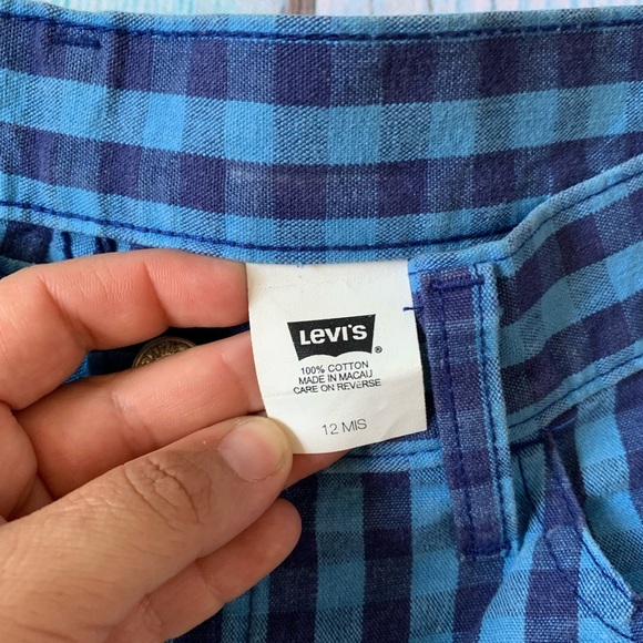 Blue Checkered Levi’s cropped pants - Picture 6 of 8